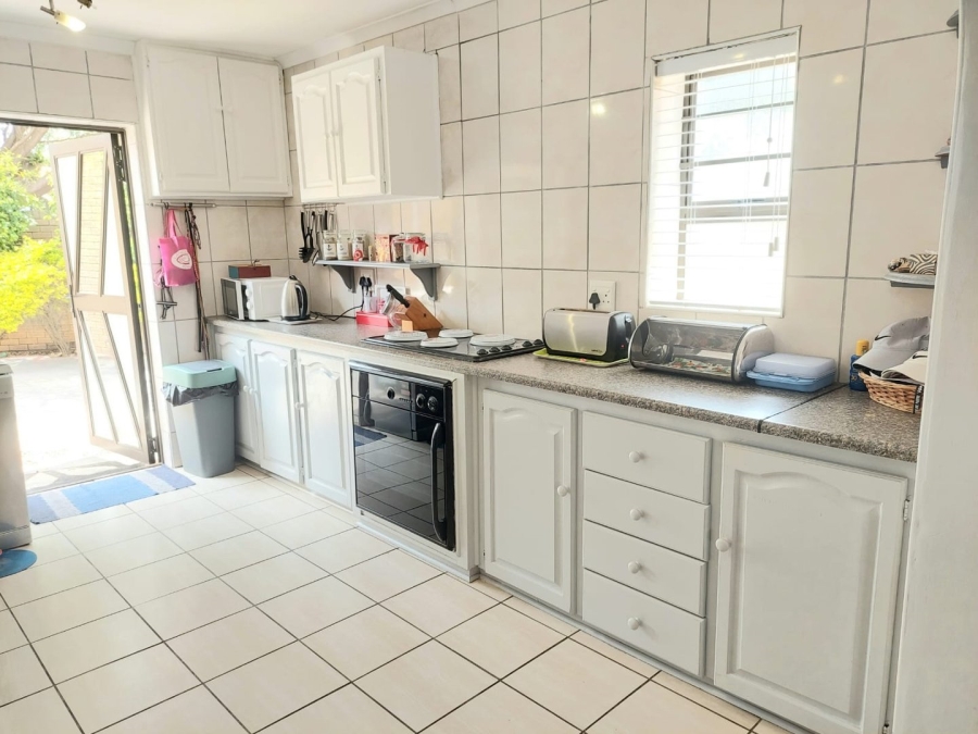 4 Bedroom Property for Sale in Hartenbos Central Western Cape